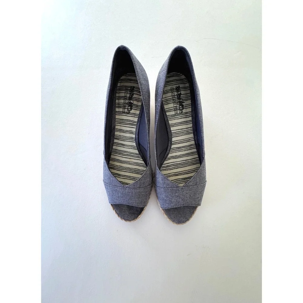 Coach and Four Peep Toe Wedge Size 7.5 Blue Chambray Espadrille Sandals